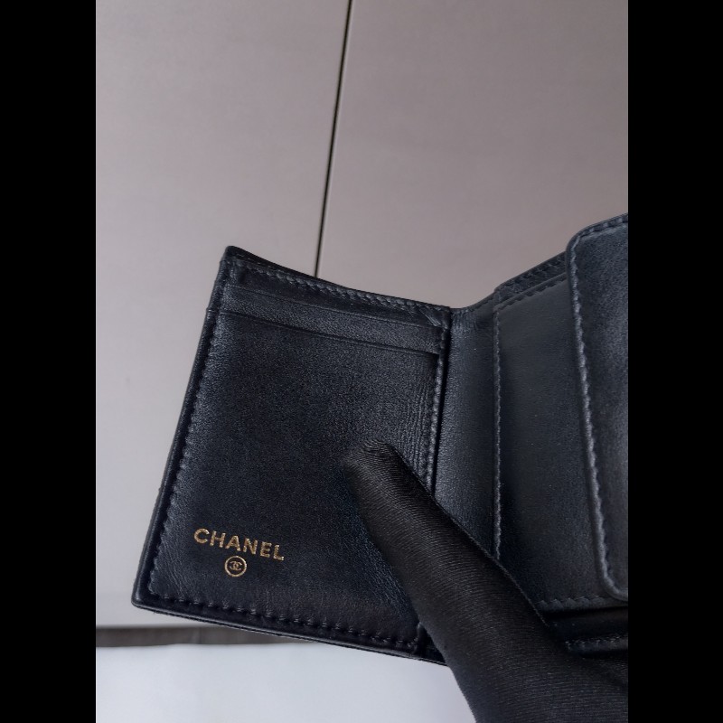 Chanel Boy 系列黑牛皮三折短夾-8