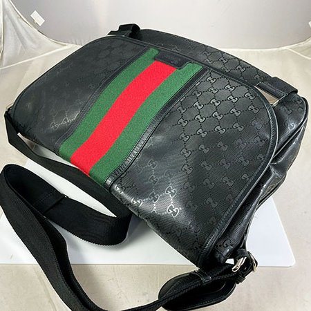 ＊奢華大道國際精品＊【G1607】GUCCI黑色雷射PVC綠紅綠微笑斜背包 269376-1