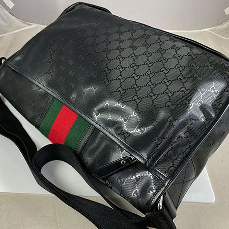 ＊奢華大道國際精品＊【G1607】GUCCI黑色雷射PVC綠紅綠微笑斜背包 269376-2