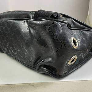 ＊奢華大道國際精品＊【G1607】GUCCI黑色雷射PVC綠紅綠微笑斜背包 269376-3