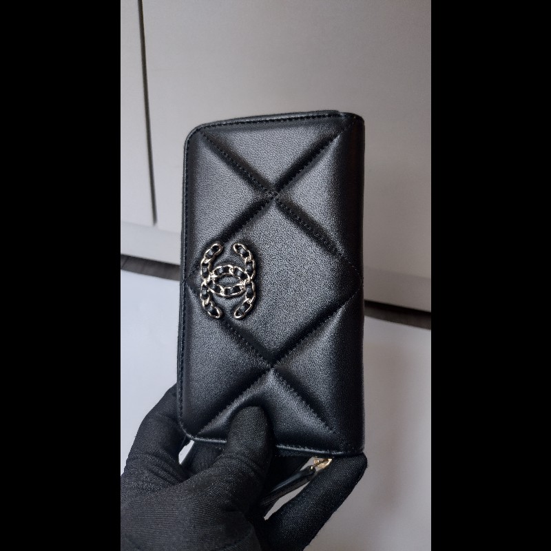 Chanel 19系列黑皮拉鍊中夾-1