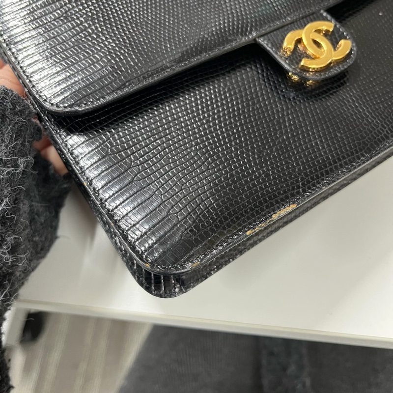 「JL精品代購」 香奈兒中古黑金蜥蜴皮按扣鏈條單肩信封包-7
