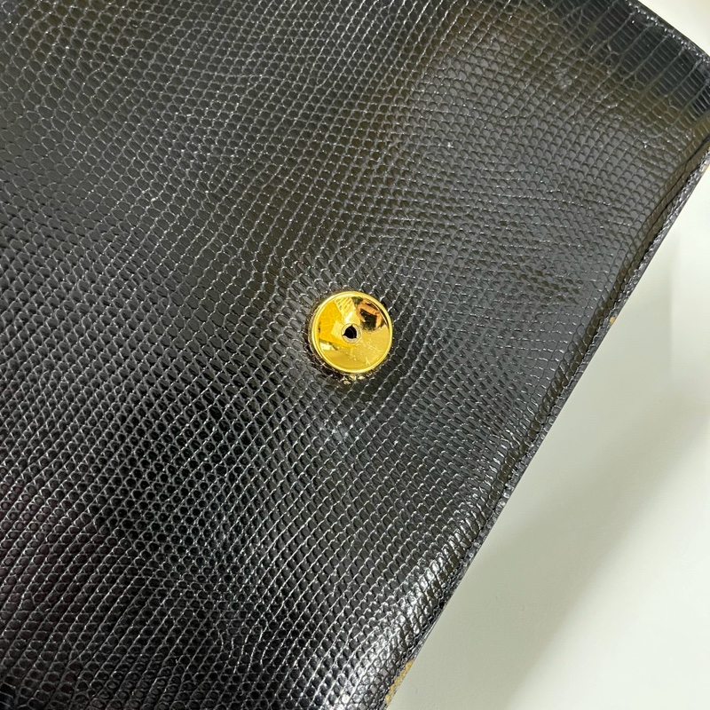 「JL精品代購」 香奈兒中古黑金蜥蜴皮按扣鏈條單肩信封包-13