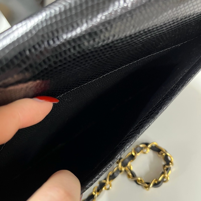 「JL精品代購」 香奈兒中古黑金蜥蜴皮按扣鏈條單肩信封包-17