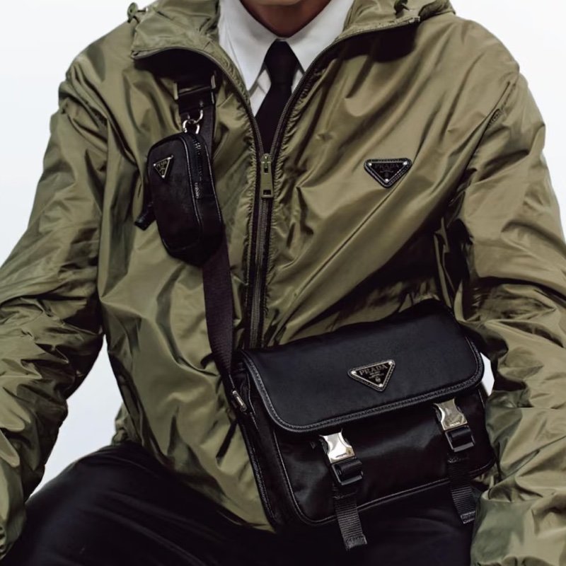 Prada 黑尼龍銀三角釦下蓋雙插釦斜背包2VD034附小袋-0