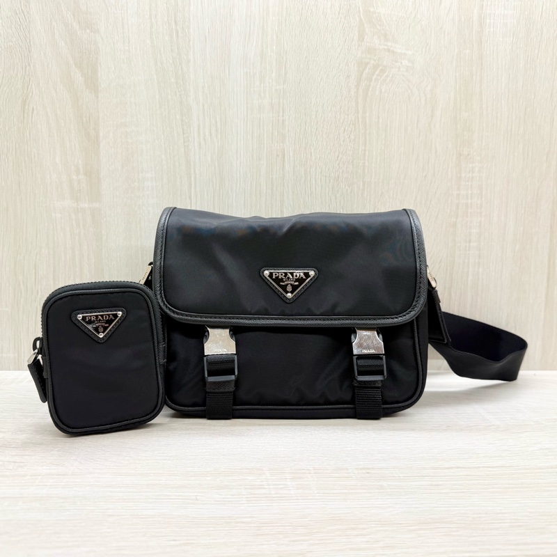 Prada 黑尼龍銀三角釦下蓋雙插釦斜背包2VD034附小袋-1