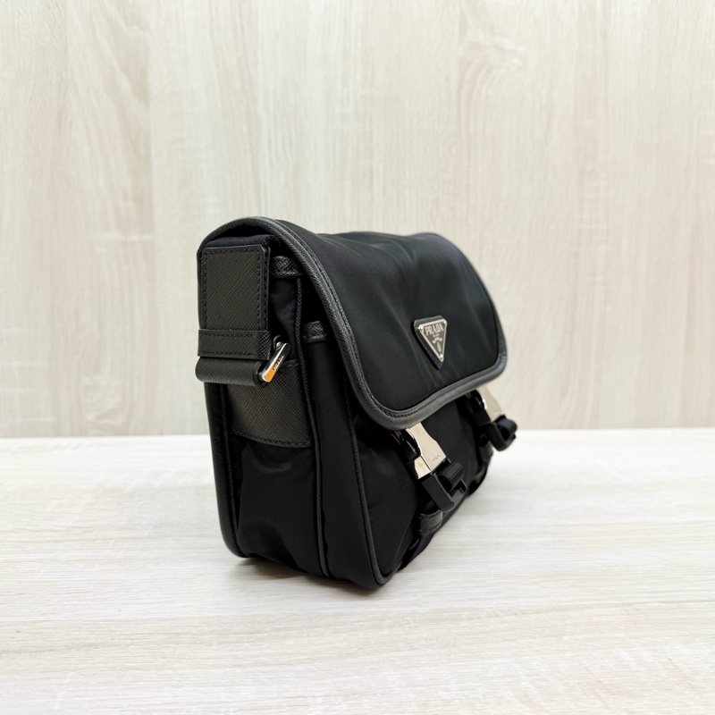 Prada 黑尼龍銀三角釦下蓋雙插釦斜背包2VD034附小袋-5