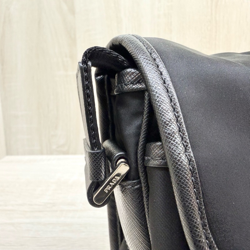 Prada 黑尼龍銀三角釦下蓋雙插釦斜背包2VD034附小袋-6