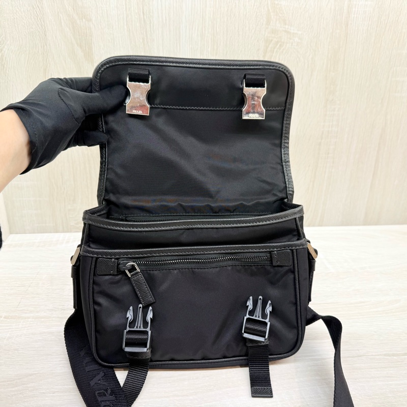 Prada 黑尼龍銀三角釦下蓋雙插釦斜背包2VD034附小袋-8