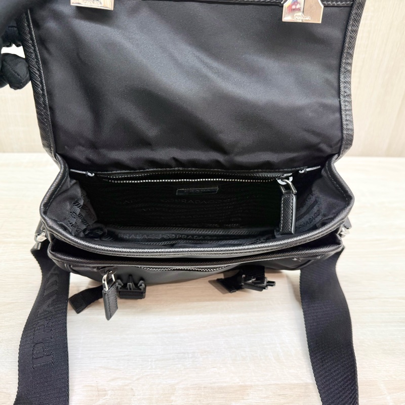 Prada 黑尼龍銀三角釦下蓋雙插釦斜背包2VD034附小袋-9