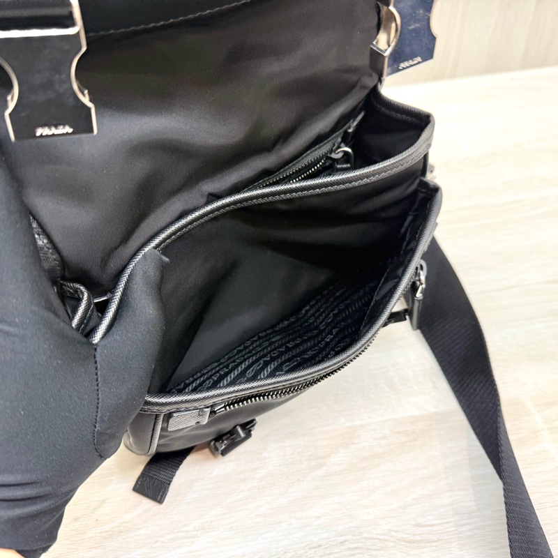 Prada 黑尼龍銀三角釦下蓋雙插釦斜背包2VD034附小袋-11