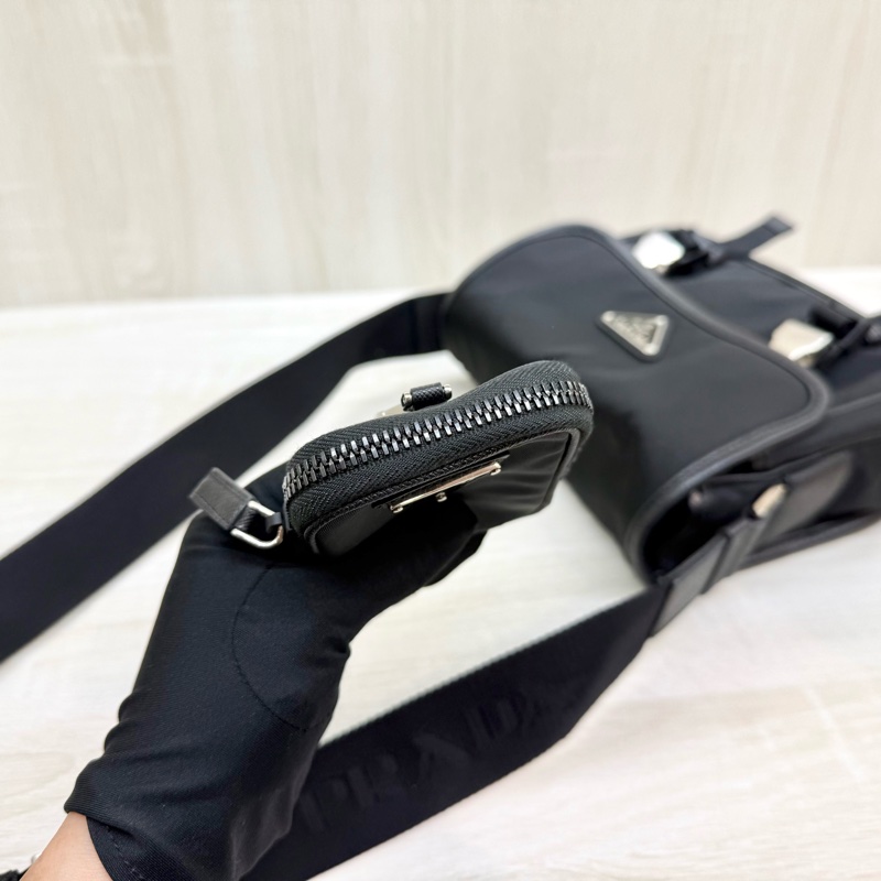 Prada 黑尼龍銀三角釦下蓋雙插釦斜背包2VD034附小袋-14