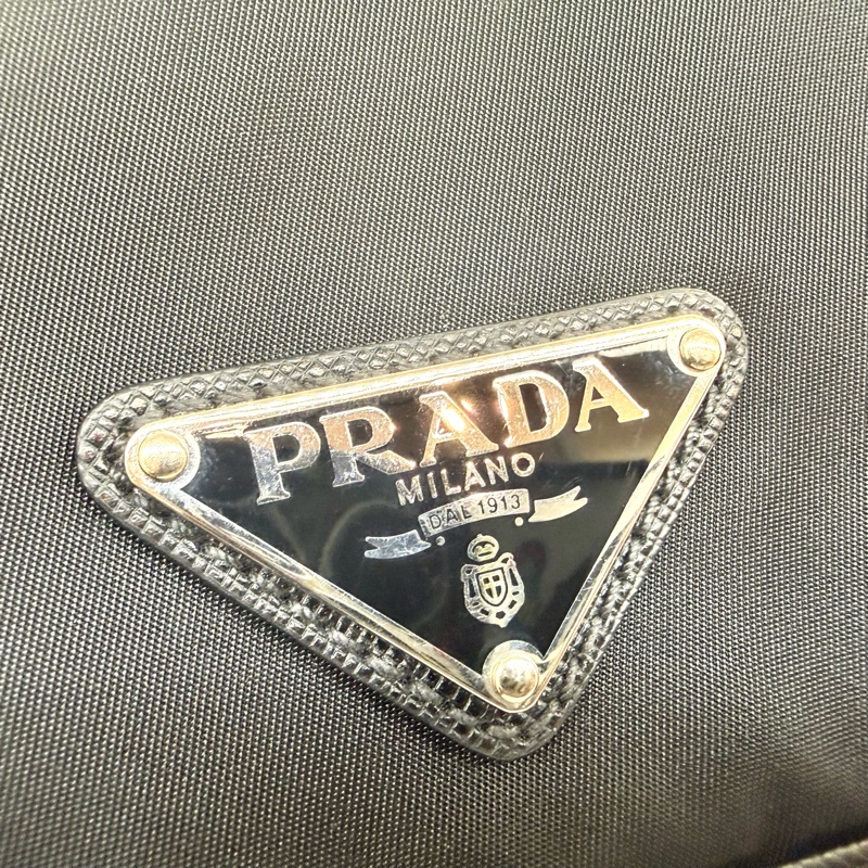 Prada 黑尼龍銀三角釦下蓋雙插釦斜背包2VD034附小袋-16