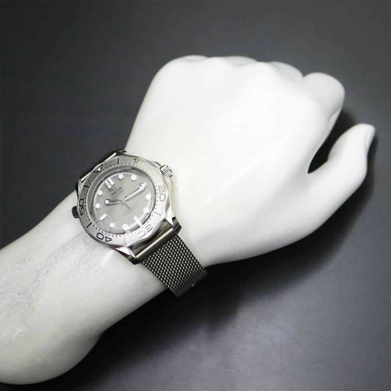 歐米茄海馬系列專業300公尺同軸腕錶 210 30 42 20 06 002 男士腕錶，附日期顯示，灰色，自動上鍊-3