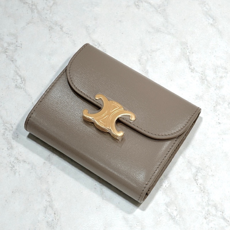 莉亞精品♡Celine 卵石灰 三折短夾 全新-0