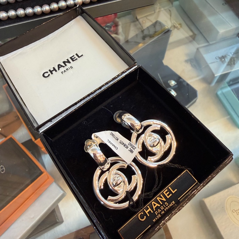 Chanel 97P 銀色 CC Turn lock 書包扣 耳夾-1