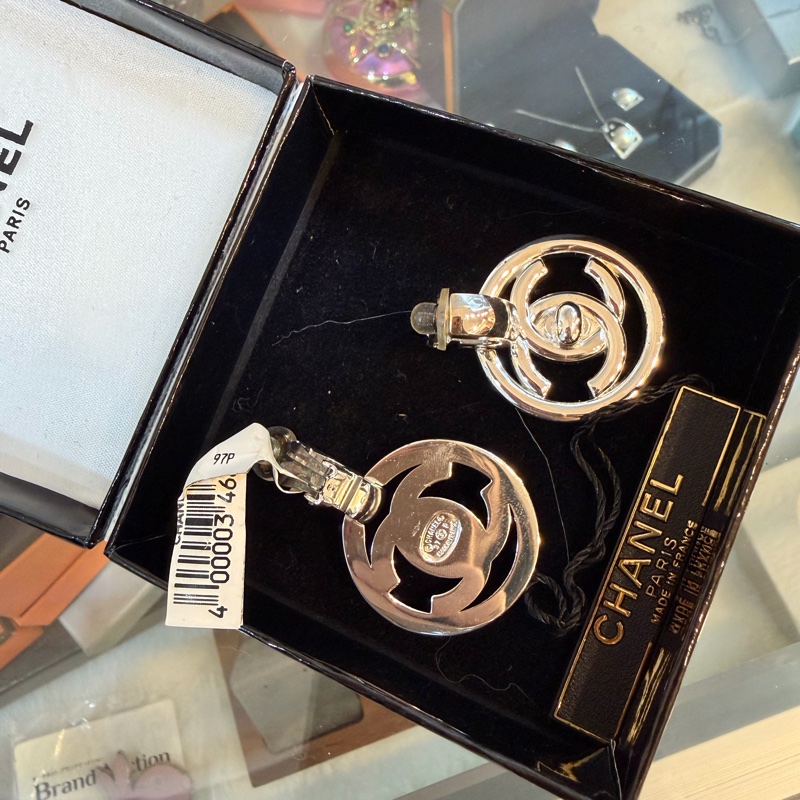 Chanel 97P 銀色 CC Turn lock 書包扣 耳夾-3