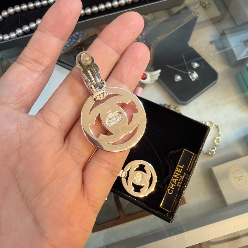 Chanel 97P 銀色 CC Turn lock 書包扣 耳夾-4