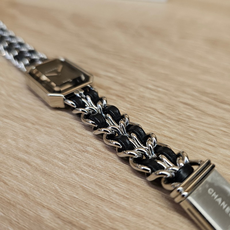 [品況超新甜價過新年🧧] Chanel 銀色皮穿鏈Premiere Iconic Chain石英腕錶-4