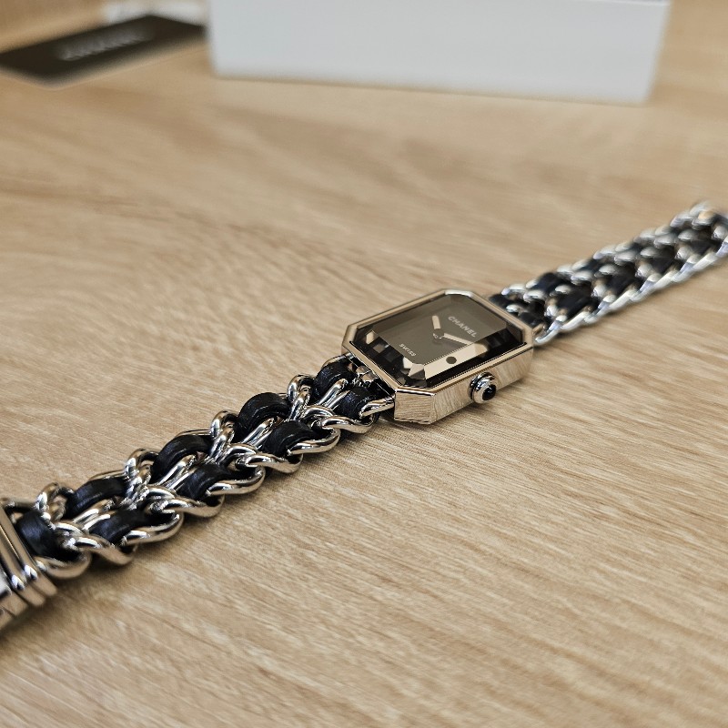 [品況超新甜價過新年🧧] Chanel 銀色皮穿鏈Premiere Iconic Chain石英腕錶-17