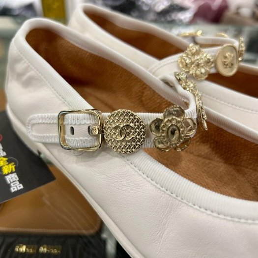 東區正精品㊣CHANEL G45778 全新未使用香奈兒白色全皮金幣瑪莉珍娃娃鞋平底鞋秀款 37.5號 RZ6219-4