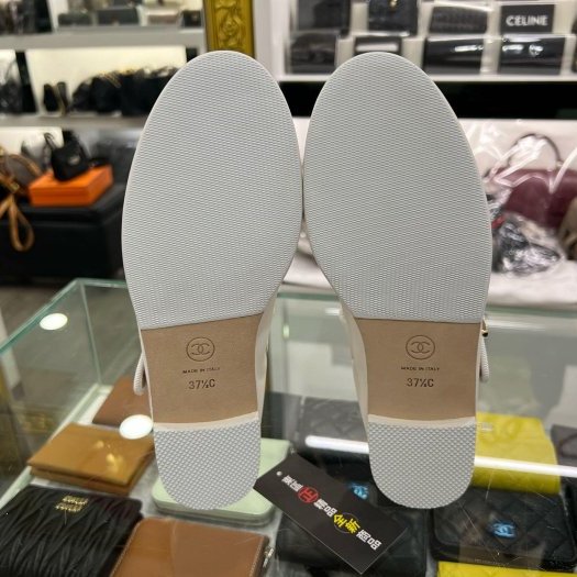東區正精品㊣CHANEL G45778 全新未使用香奈兒白色全皮金幣瑪莉珍娃娃鞋平底鞋秀款 37.5號 RZ6219-6