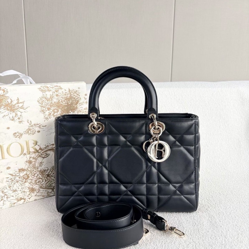 Dior 新款LadyD-sire中號黛妃包 黑金羊皮30*21*8 全新閒置配件塵袋-1