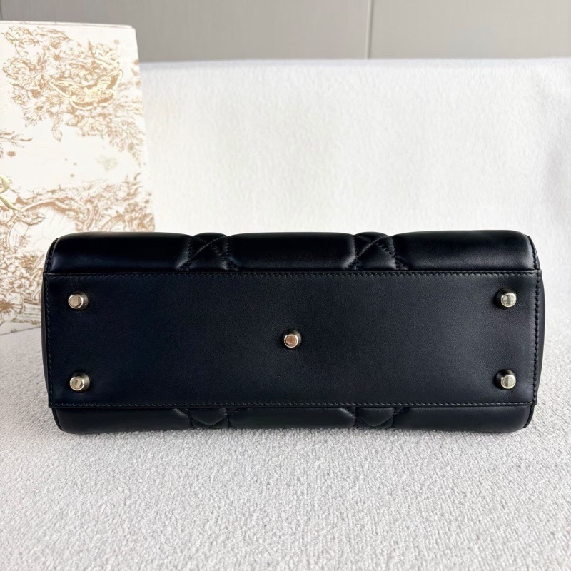 Dior 新款LadyD-sire中號黛妃包 黑金羊皮30*21*8 全新閒置配件塵袋-4
