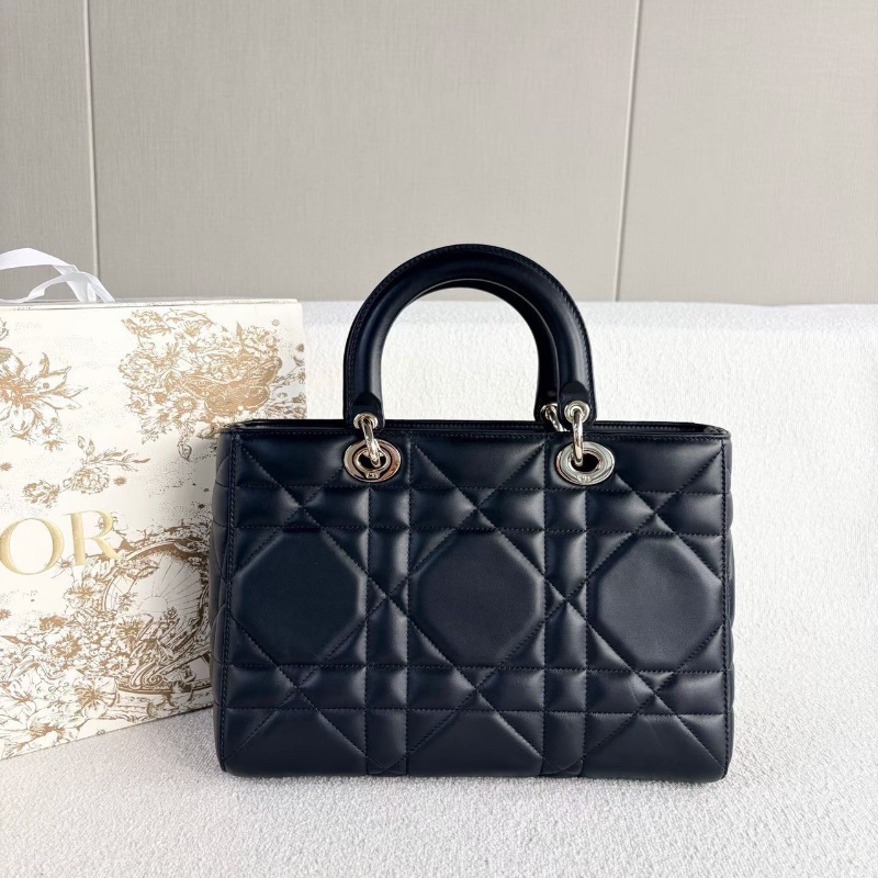 Dior 新款LadyD-sire中號黛妃包 黑金羊皮30*21*8 全新閒置配件塵袋-6