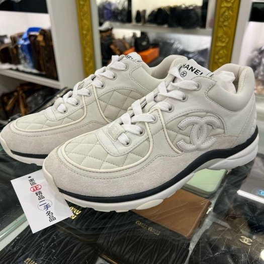 東區正精品㊣CHANEL G40184 近全新香奈兒淺灰色菱格紋布面拼麂皮小牛皮休閒鞋運動鞋球鞋 38號 RZ6221-2