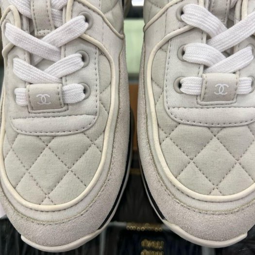 東區正精品㊣CHANEL G40184 近全新香奈兒淺灰色菱格紋布面拼麂皮小牛皮休閒鞋運動鞋球鞋 38號 RZ6221-3