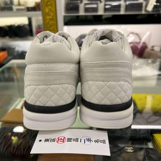 東區正精品㊣CHANEL G40184 近全新香奈兒淺灰色菱格紋布面拼麂皮小牛皮休閒鞋運動鞋球鞋 38號 RZ6221-5