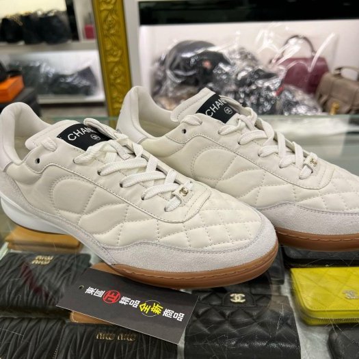 東區正精品㊣CHANEL G45355 全新香奈兒米色菱格紋布面拼麂皮小牛皮金色雙C膠底休閒鞋運動鞋球鞋 38號 RZ6222-1