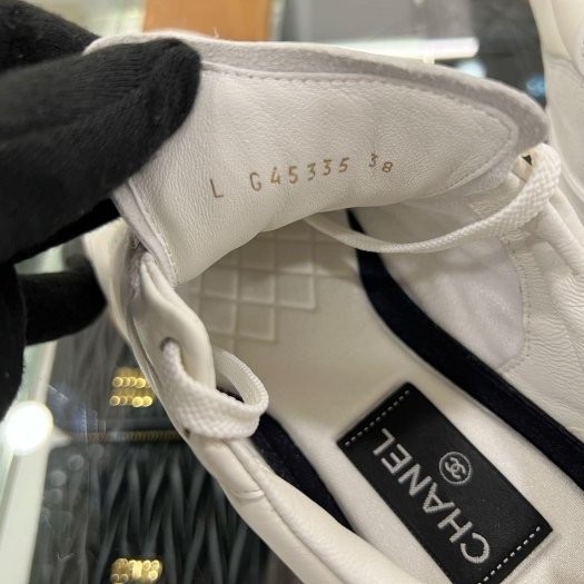 東區正精品㊣CHANEL G45355 全新香奈兒米色菱格紋布面拼麂皮小牛皮金色雙C膠底休閒鞋運動鞋球鞋 38號 RZ6222-5