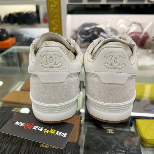東區正精品㊣CHANEL G45355 全新香奈兒米色菱格紋布面拼麂皮小牛皮金色雙C膠底休閒鞋運動鞋球鞋 38號 RZ6222-6