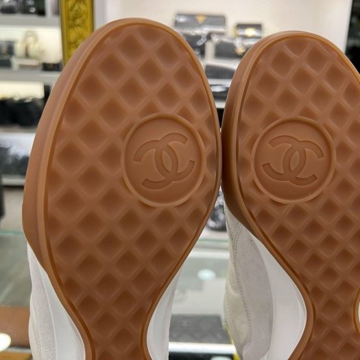 東區正精品㊣CHANEL G45355 全新香奈兒米色菱格紋布面拼麂皮小牛皮金色雙C膠底休閒鞋運動鞋球鞋 38號 RZ6222-8