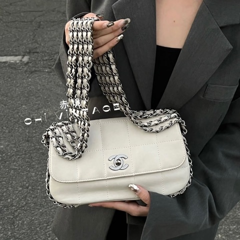 Chanel 白色菱格紋方塊冰格鏈條包24*13 99新配件塵袋