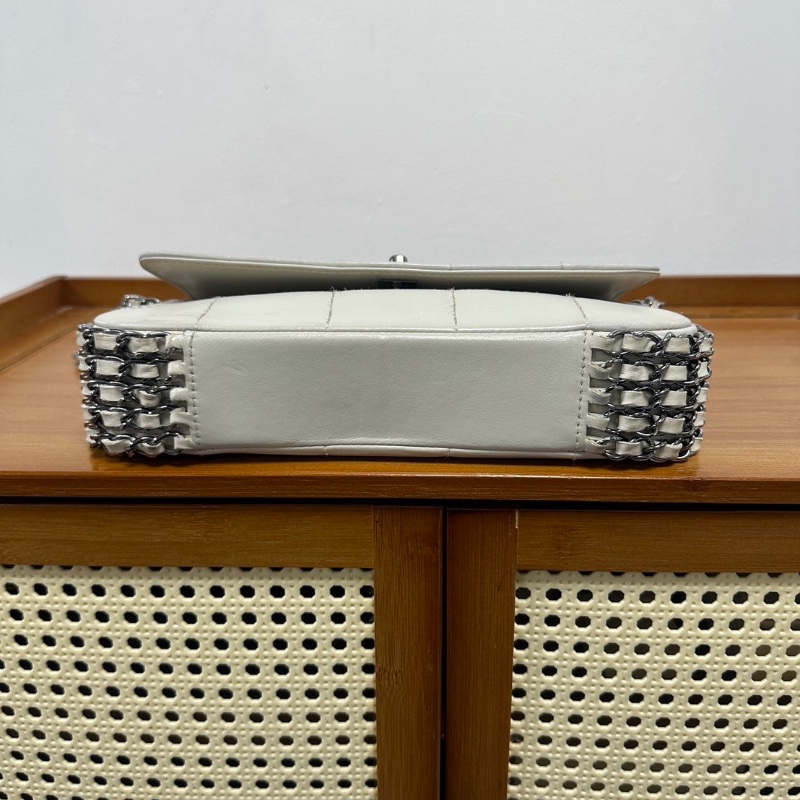 Chanel 白色菱格紋方塊冰格鏈條包24*13 99新配件塵袋-4
