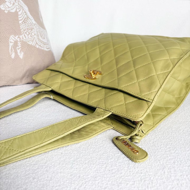 Chanel中古菱格紋肩背包 綠色金扣 羊皮 31*29*11 98新配件塵袋保卡-3