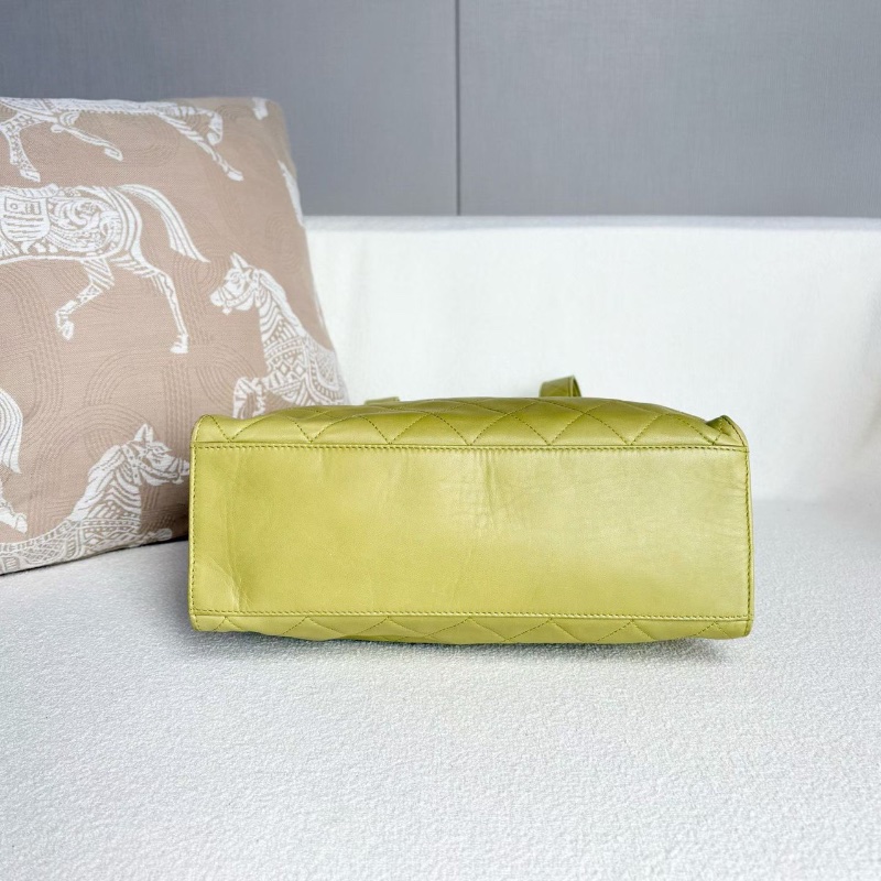 Chanel中古菱格紋肩背包 綠色金扣 羊皮 31*29*11 98新配件塵袋保卡-5