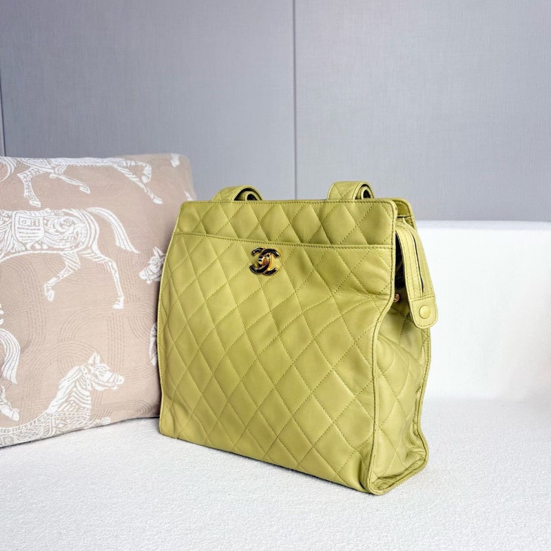 Chanel中古菱格紋肩背包 綠色金扣 羊皮 31*29*11 98新配件塵袋保卡-6