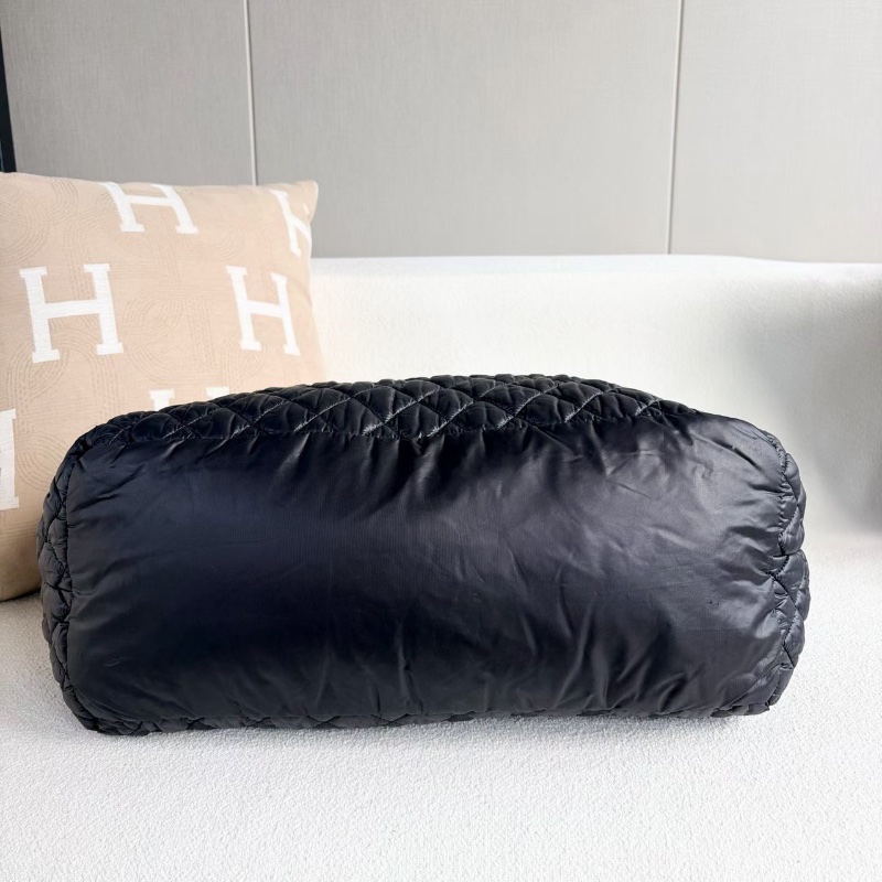 Chanel羽絨Tote托特包大號 黑色44*34*18 98新配件塵袋-5