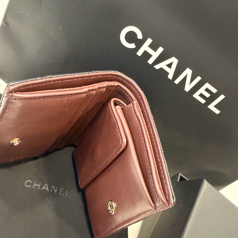 Chanel 對開荔枝皮短夾-13