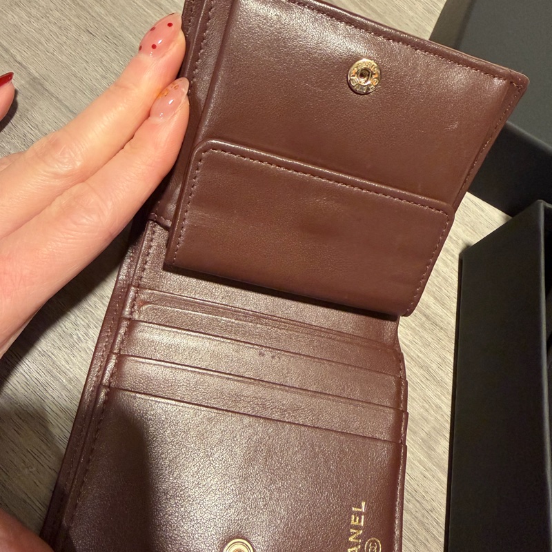 Chanel 對開荔枝皮短夾-23