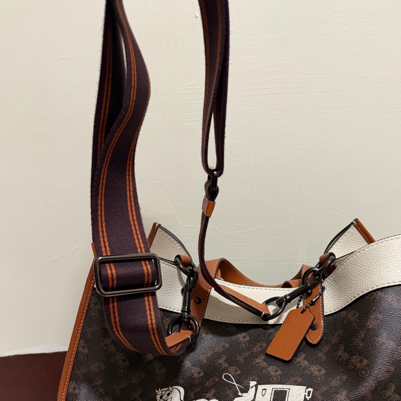 COACH 經典馬車LOGO 旅行袋-10