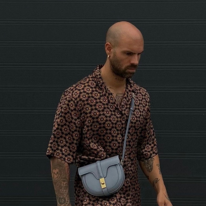 Celine besace16馬鞍包小號 藍色 金扣 可調節肩帶 牛皮 16*16*6 99新配件塵袋-0