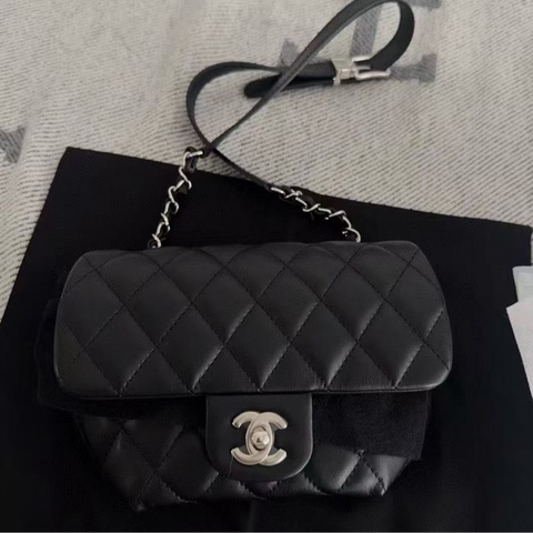 Chanel 元寶腰包 黑銀 牛皮22*14 全新閒置配件塵袋