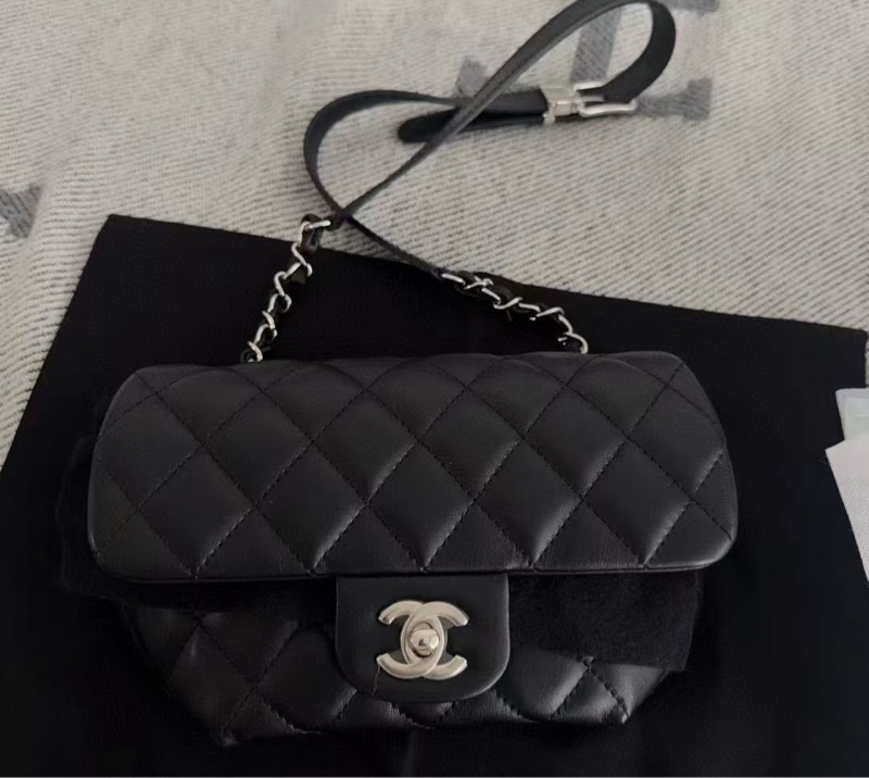 Chanel 元寶腰包 黑銀 牛皮22*14 全新閒置配件塵袋-0
