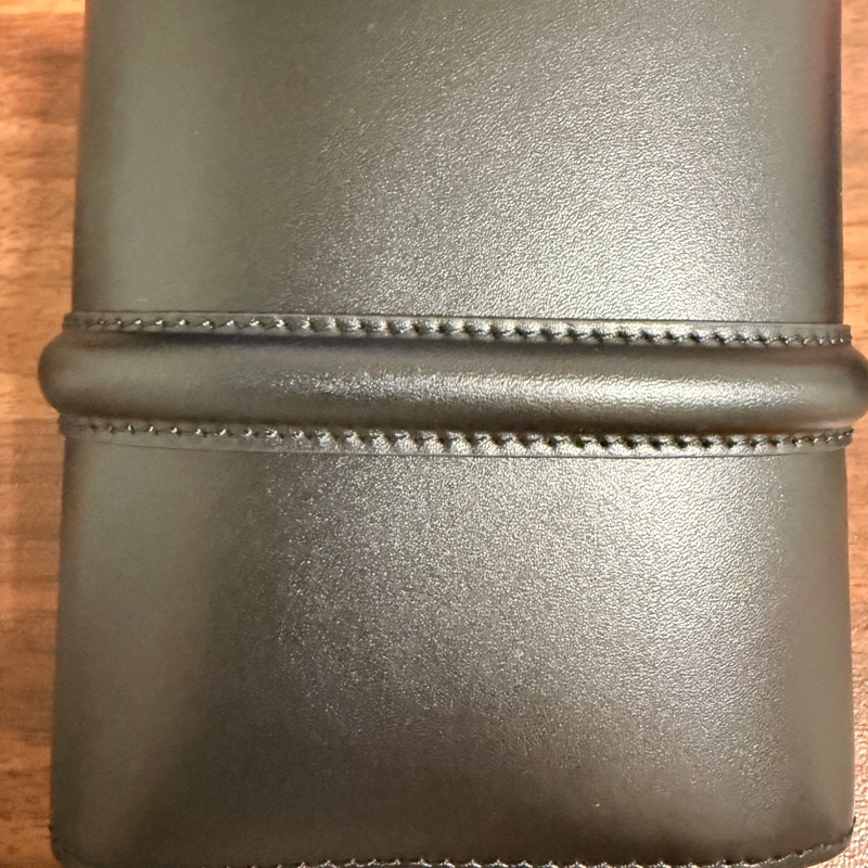 celine 16小牛皮 黑色金鈕扣三折短夾-1