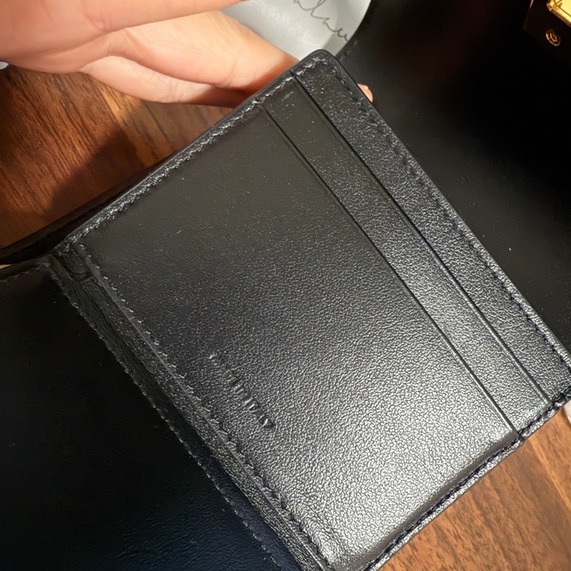 celine 16小牛皮 黑色金鈕扣三折短夾-3